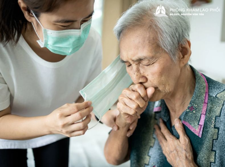 Sử dụng khẩu trang khi tiếp xúc gần
