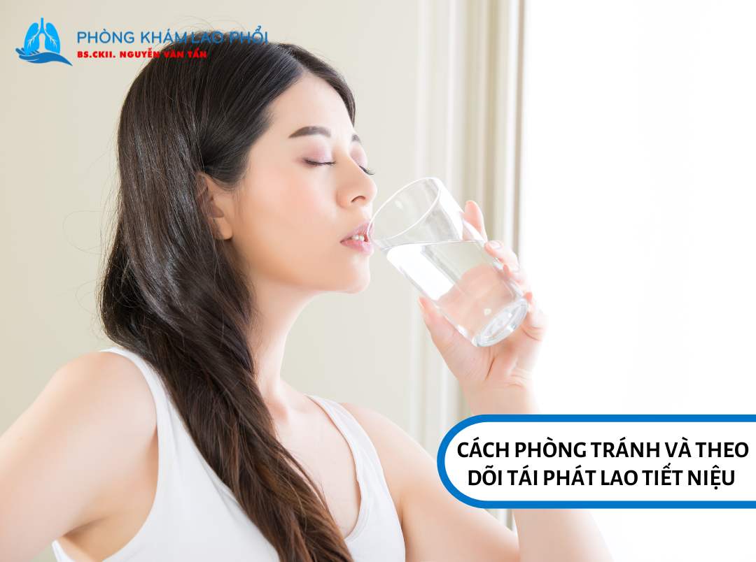 Uống đủ nước mỗi ngày là một trong những yếu tô giúp phòng tránh bệnh lao tiết niệu